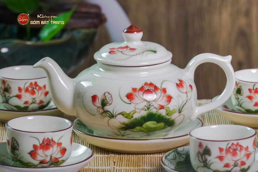 Bộ Ấm Chén Thiên Nga Men Kem Sen Đỏ