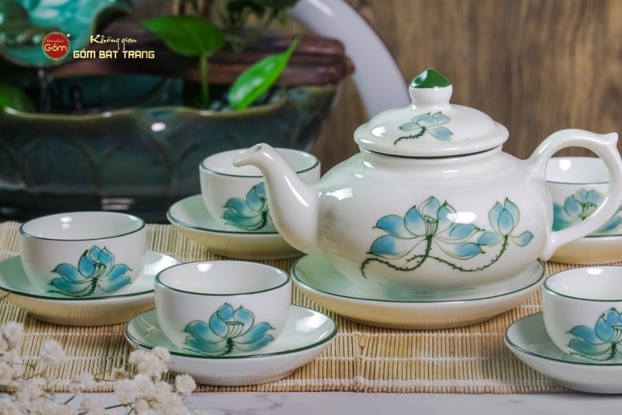 Bộ Ấm Chén Thiên Nga Men Kem Sen Xanh