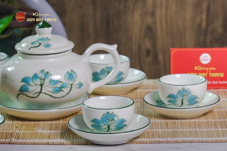 Bộ Ấm Chén Thiên Nga Men Kem Sen Xanh