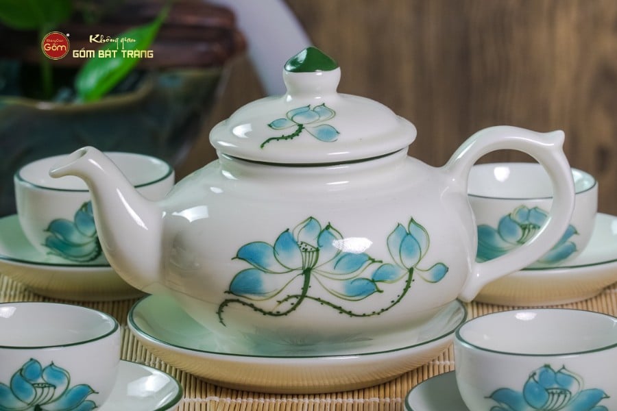 Bộ Ấm Chén Thiên Nga Men Kem Sen Xanh