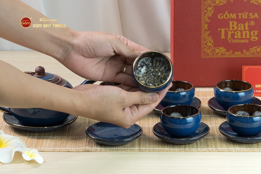 Bộ Ấm Chén Tròn Hỏa Biến Xanh Dương Kẻ Vàng