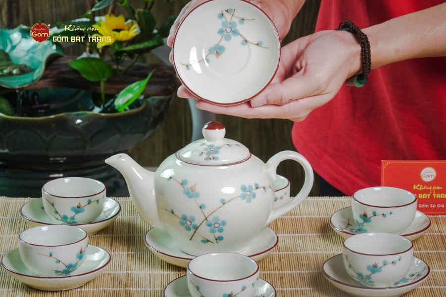 Bộ Ấm Chén Tròn Men Kem Vẽ Đào Xanh
