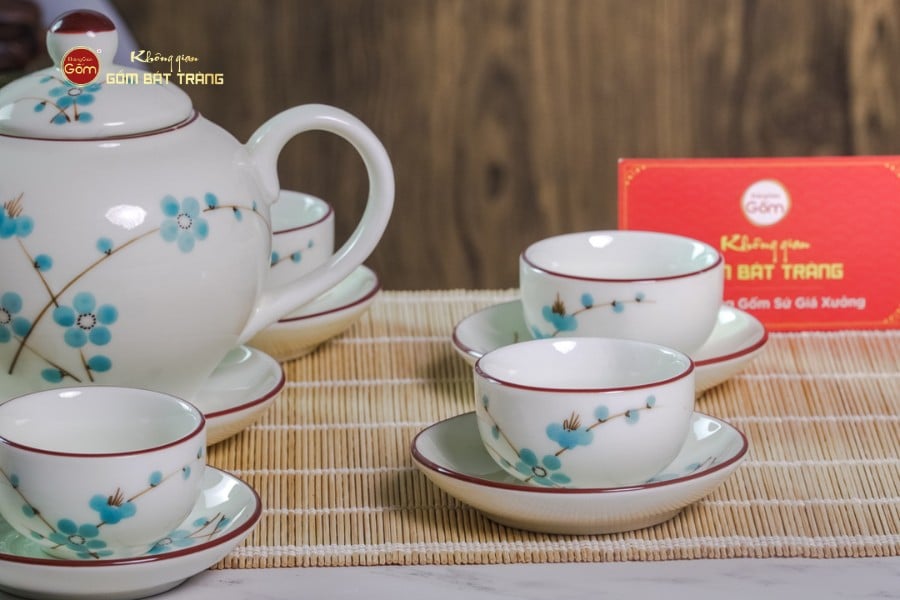 Bộ Ấm Chén Tròn Men Kem Vẽ Đào Xanh