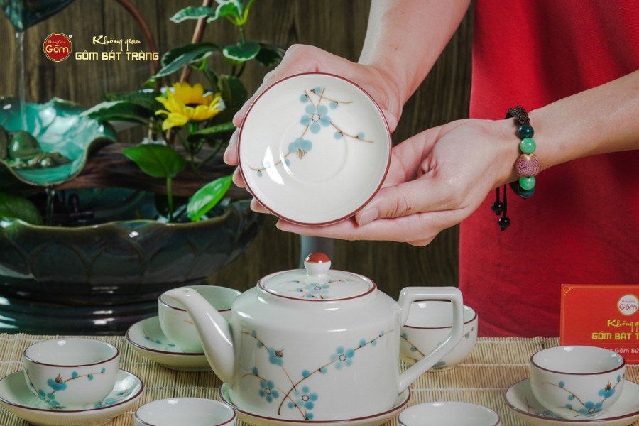 Bộ Ấm Chén Vai Cao Men Kem Vẽ Đào Xanh