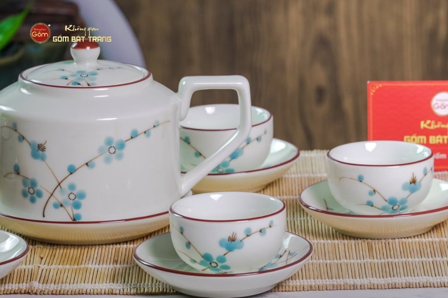 Bộ Ấm Chén Vai Cao Men Kem Vẽ Đào Xanh