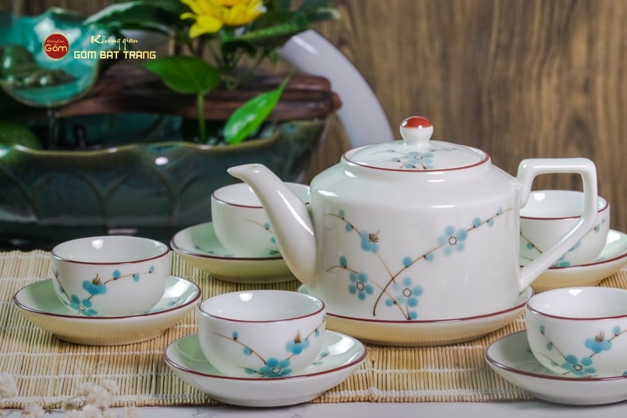 Bộ Ấm Chén Vai Cao Men Kem Vẽ Đào Xanh