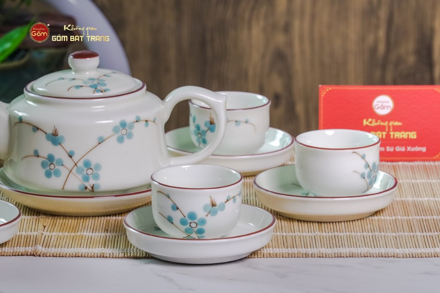 Bộ Ấm Chén Vai Vuông Men Kem Vẽ Đào Xanh