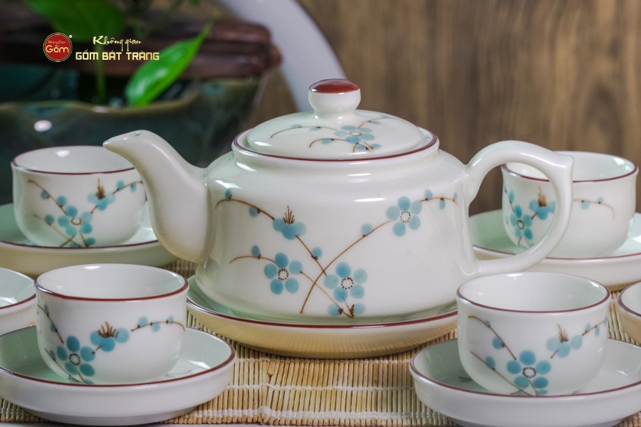 Bộ Ấm Chén Vai Vuông Men Kem Vẽ Đào Xanh