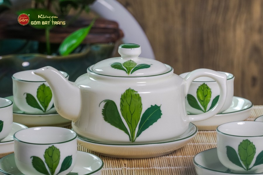 Bộ Ấm Chén Vai Vuông Men Kem Vẽ Ngò Gai