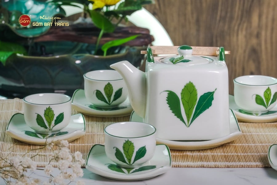 Bộ Ấm Chén Vuông Quai Đồng Vẽ Ngò Gai