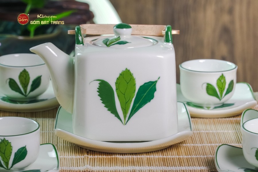 Bộ Ấm Chén Vuông Quai Đồng Vẽ Ngò Gai