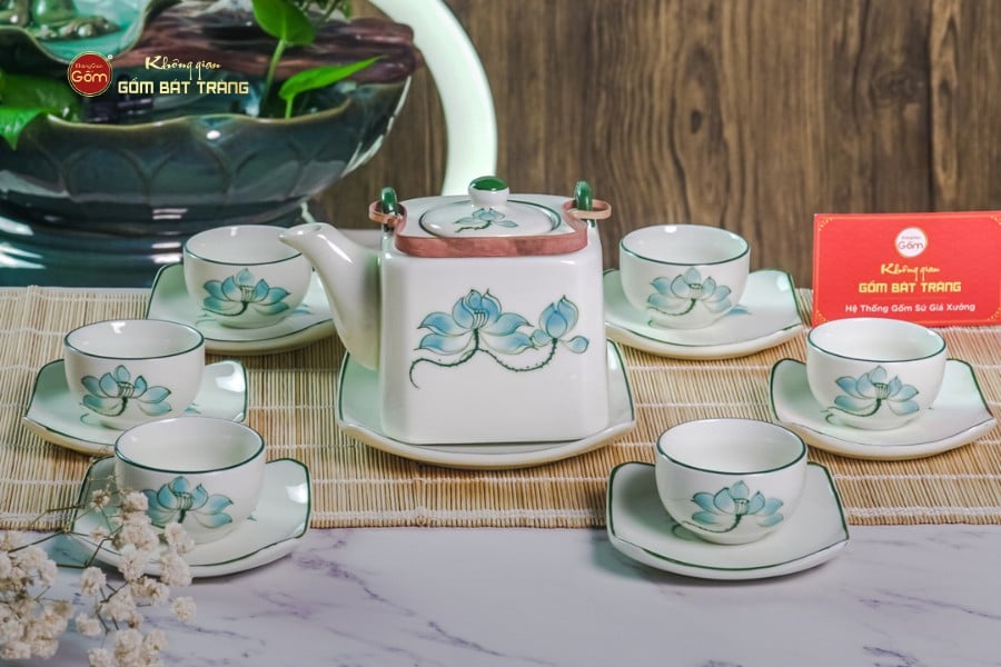 Bộ Ấm Chén Vuông Quai Đồng Vẽ Sen Xanh