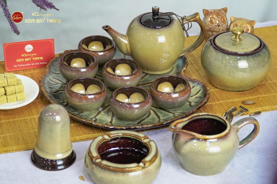 Bộ Ấm Trà Đèn Thần Men Hỏa Biến Khay Trầu