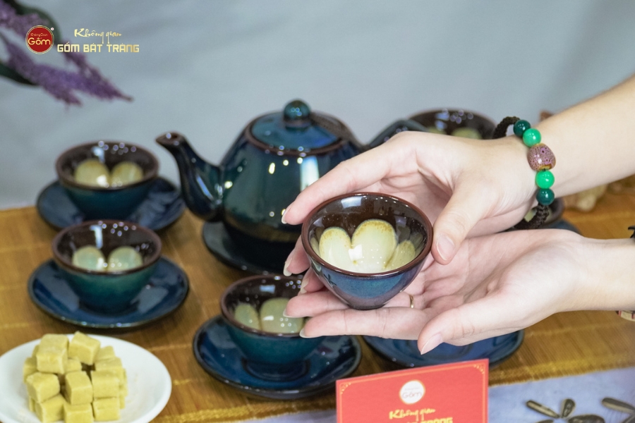 Bộ Ấm Trà Đĩa Xanh Hoa Men Hỏa Biến