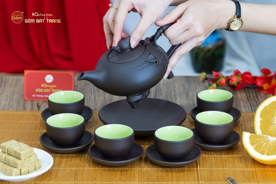 Bộ Ấm Trà Tử Sa Ba Chân Đắp Hoa