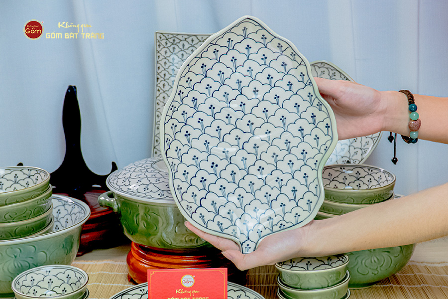 Bộ Bàn Ăn 10 Người (23 món) Men Xanh Ngọc Vẽ Bèo