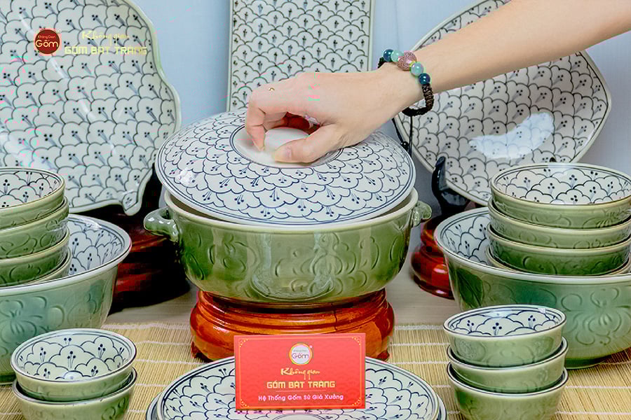 Bộ Bàn Ăn 10 Người (23 món) Men Xanh Ngọc Vẽ Bèo