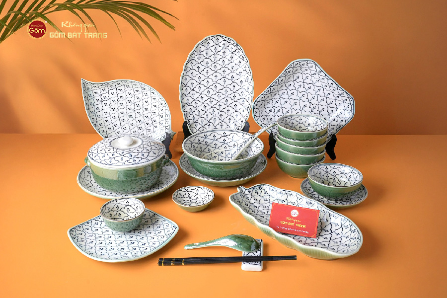 Bộ Bát Đĩa Bát Tràng Men Xanh Ngọc Vẽ Bèo
