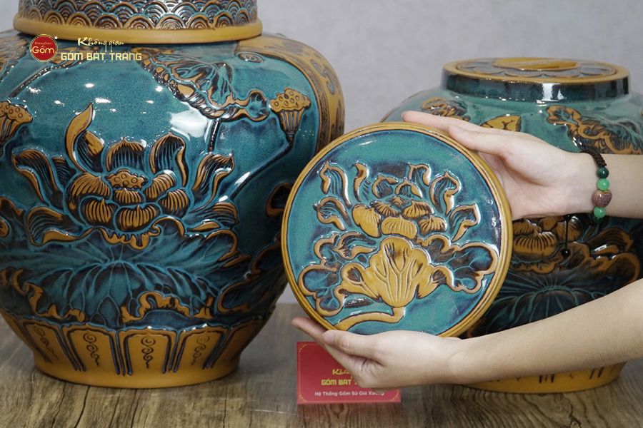 Chum Vàng Họa Tiết Hoa Sen