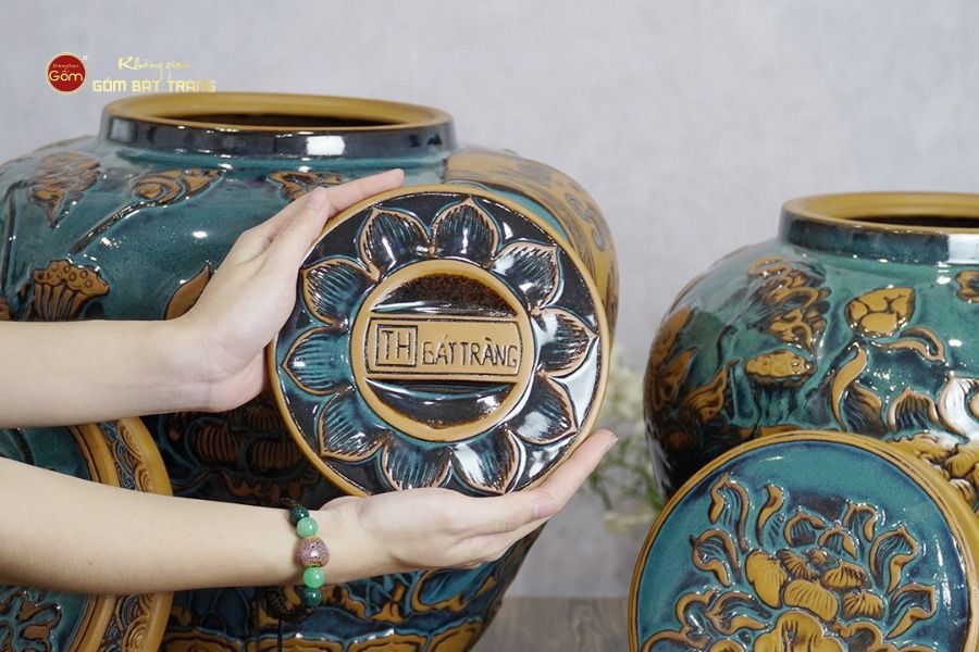 Chum Vàng Họa Tiết Hoa Sen