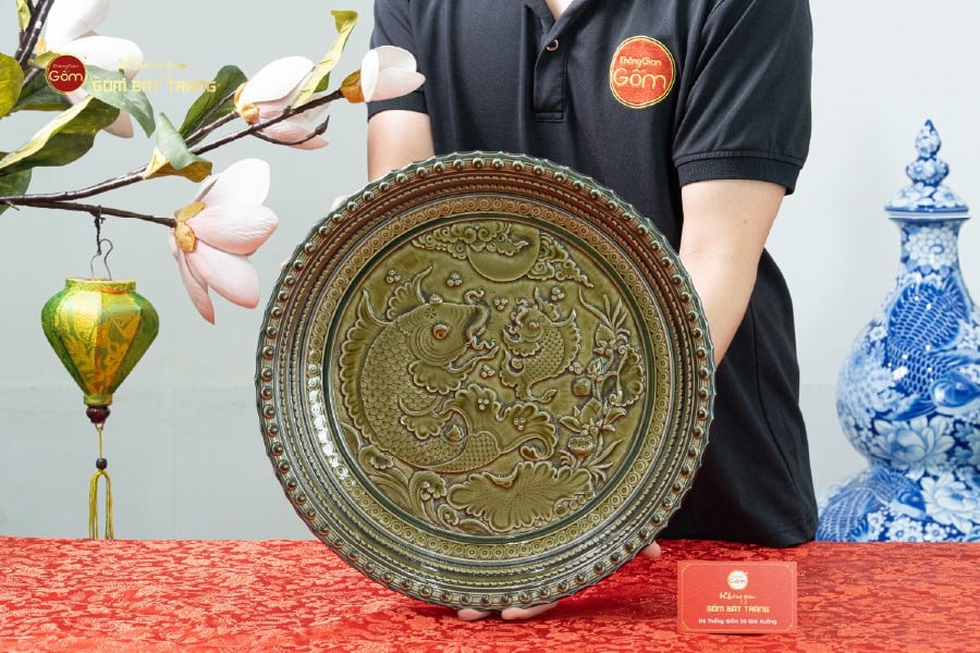 Đĩa Trưng Bày Đắp Nổi Cá Chép Hoa Sen