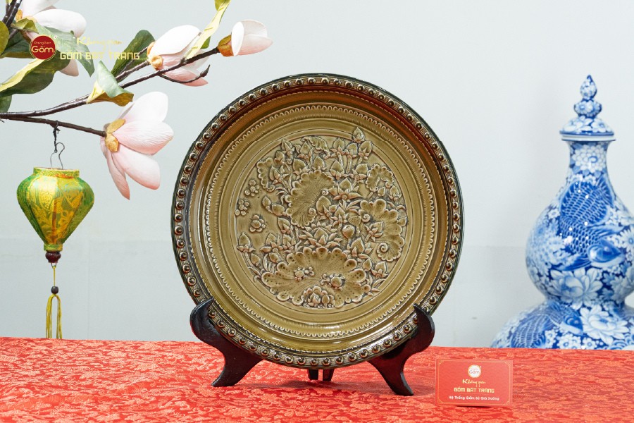 Đĩa Trưng Bày Đắp Nổi Cổ Hoa Sen Xanh