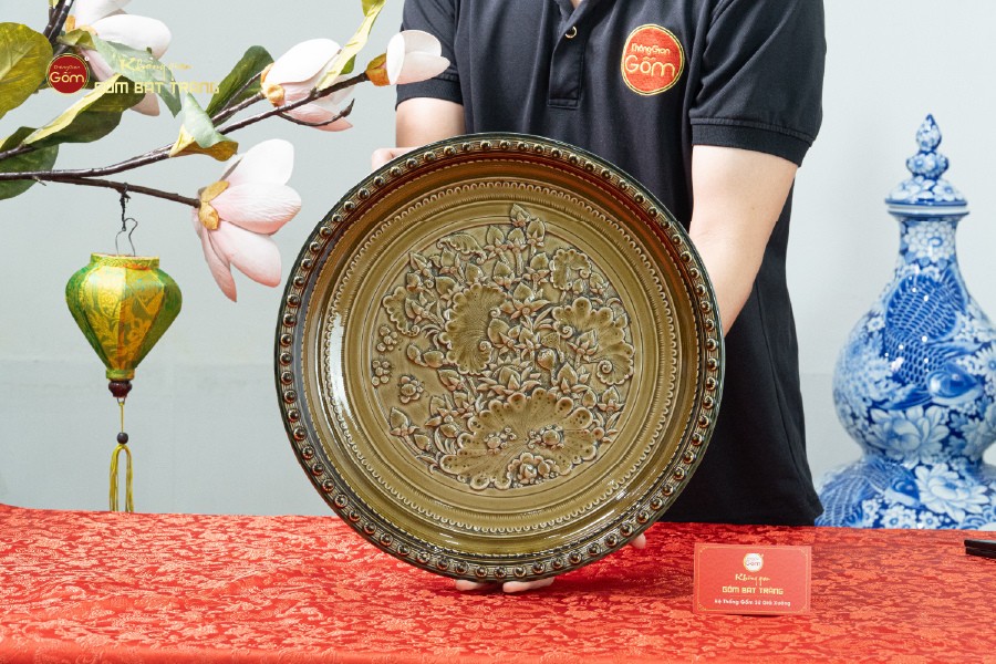 Đĩa Trưng Bày Đắp Nổi Cổ Hoa Sen Xanh