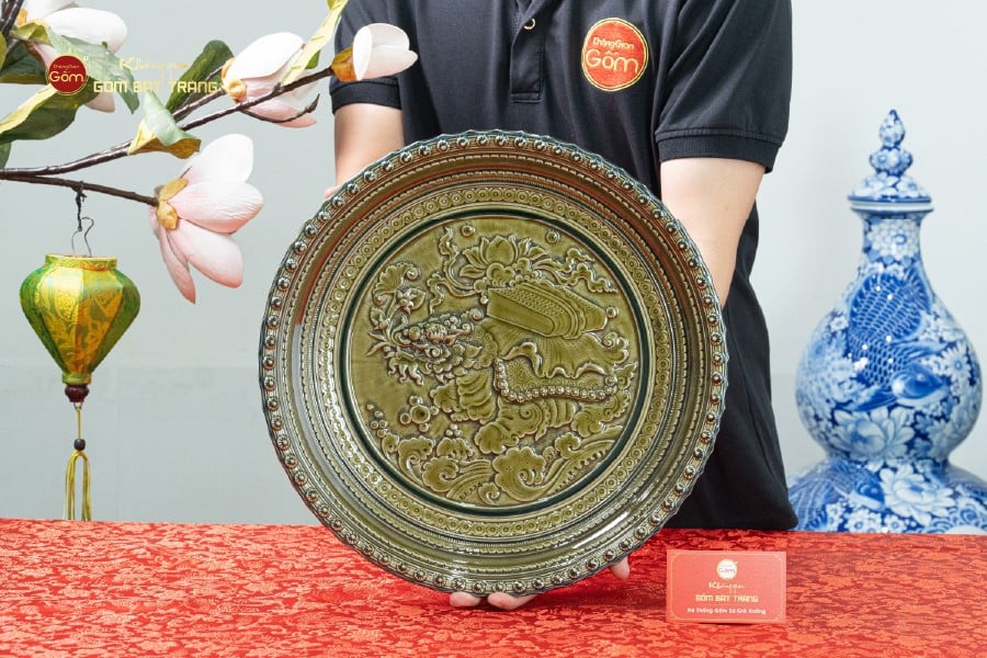 Đĩa Trưng Bày Đắp Nổi Kỳ Lân Chở Sách