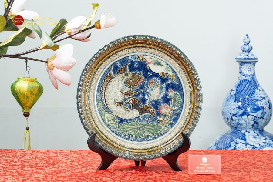 Đĩa Trưng Bày Khắc Nổi Vẽ Màu Cá Chép Ánh Trăng