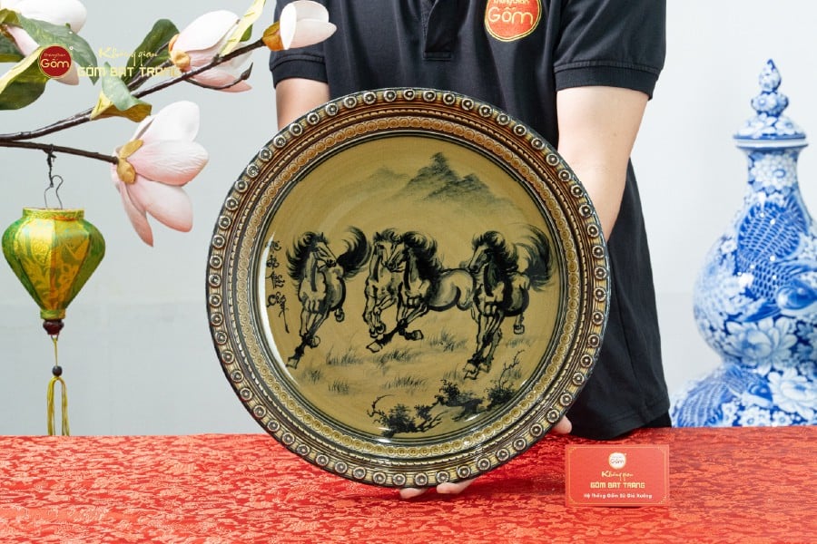 Đĩa Trưng Bày Mã Đáo Thành Công