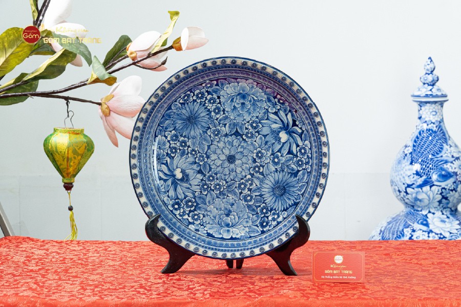 Đĩa Trưng Bày Men Lam Ngàn Hoa Hội Tụ