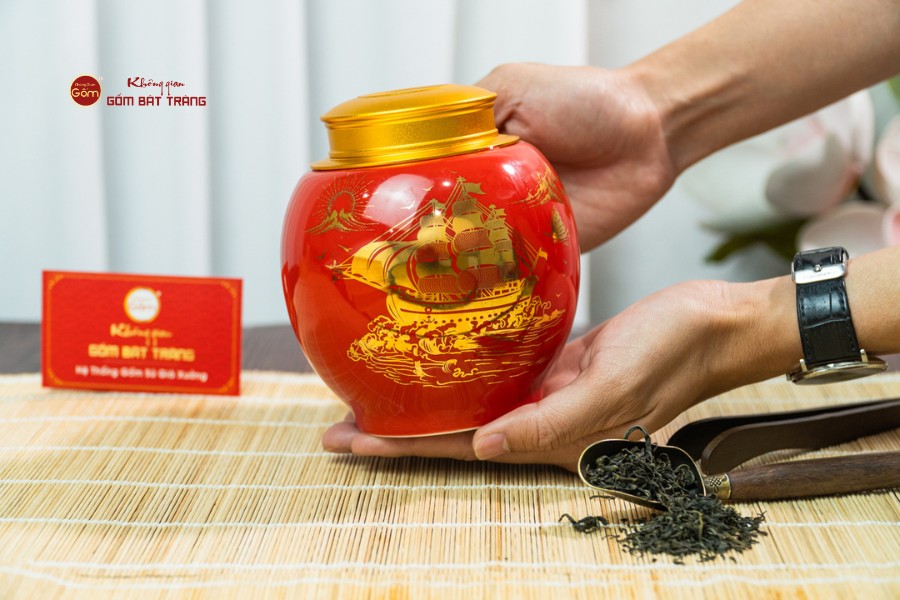 Hũ Đựng Trà Men Đỏ Họa Tiết Thuận Buồm Xuôi Gió Vẽ Vàng