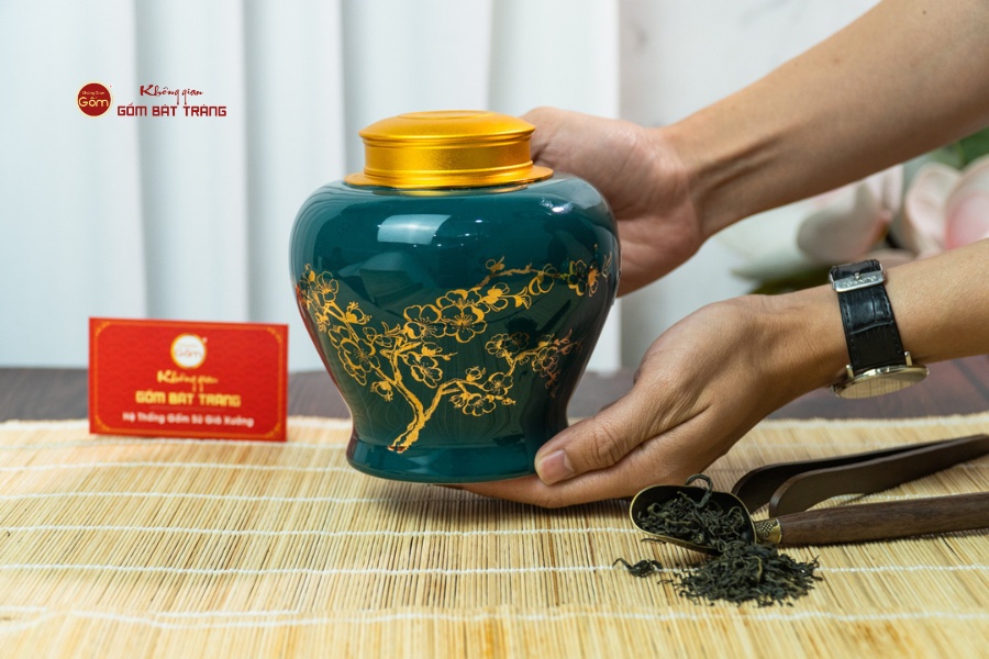 Hũ Đựng Trà Men Lam Họa Tiết Hoa Mai Vẽ Vàng