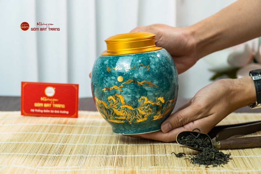 Hũ Đựng Trà Men Lam Mã Đáo Thành Công Vẽ Vàng
