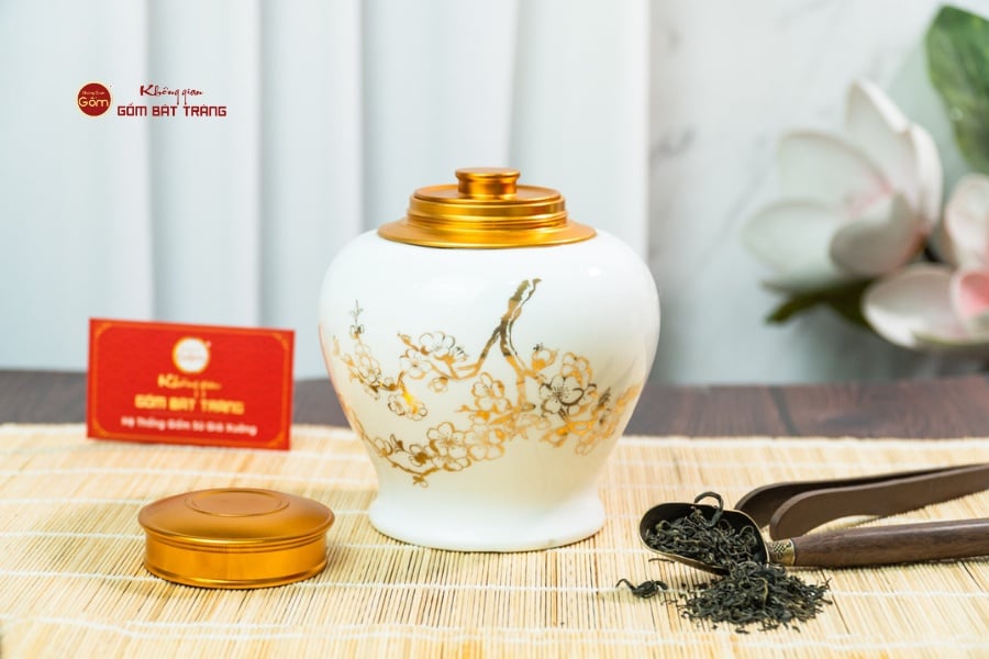 Hũ Đựng Trà Men Trắng Họa Tiết Hoa Mai Vẽ Vàng