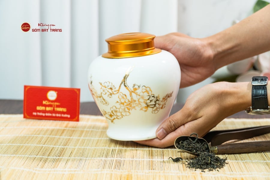 Hũ Đựng Trà Men Trắng Họa Tiết Hoa Mai Vẽ Vàng