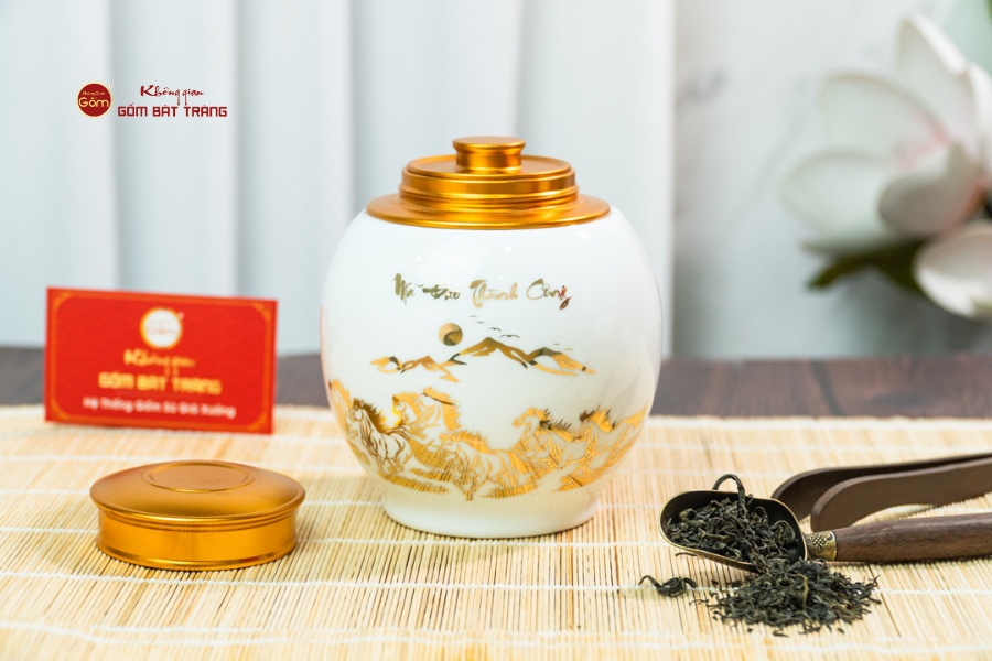 Hũ Đựng Trà Men Trắng Họa Tiết Mã Đáo Vẽ Vàng