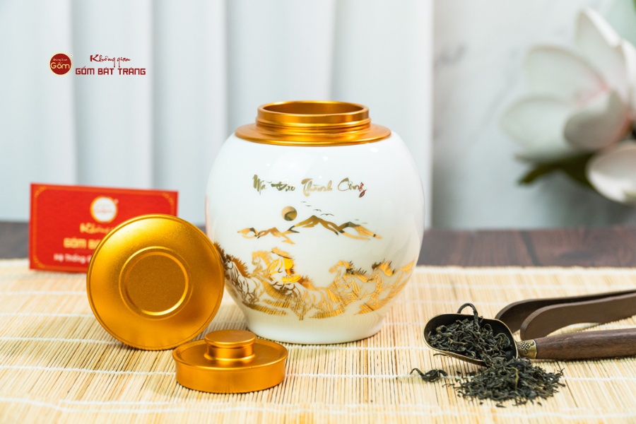 Hũ Đựng Trà Men Trắng Họa Tiết Mã Đáo Vẽ Vàng