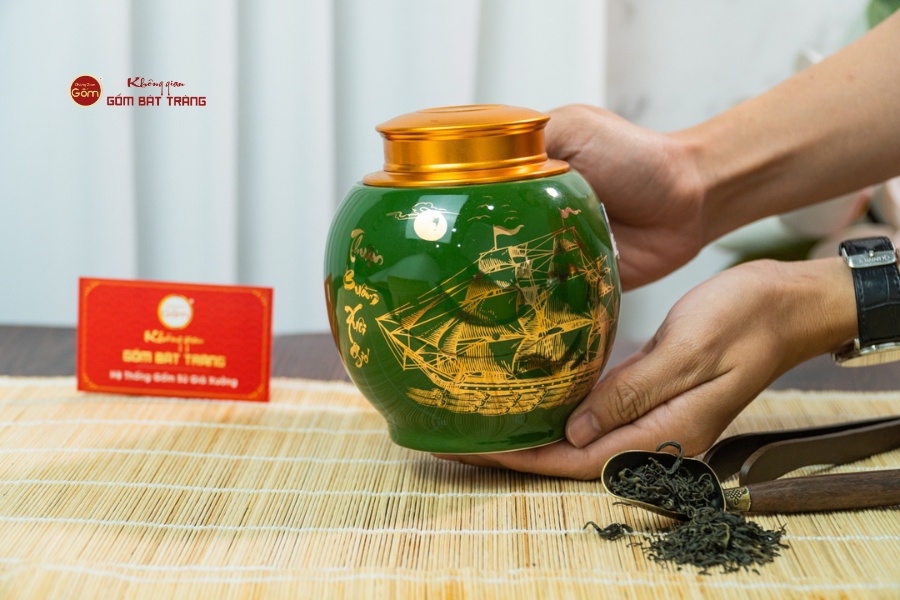 Hũ Đựng Trà Men Xanh Họa Tiết Thuận Buồm Xuôi Gió Vẽ Vàng