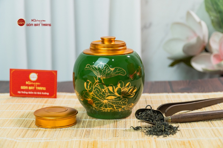 Hũ Đựng Trà Men Xanh Ngọc Họa Tiết Hoa Sen Vẽ Vàng