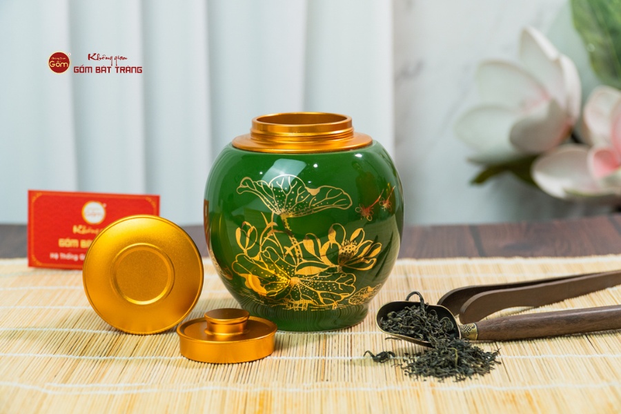 Hũ Đựng Trà Men Xanh Ngọc Họa Tiết Hoa Sen Vẽ Vàng
