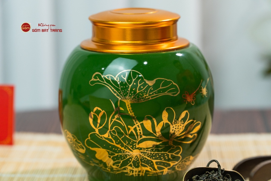 Hũ Đựng Trà Men Xanh Ngọc Họa Tiết Hoa Sen Vẽ Vàng