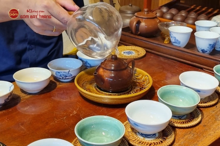 Khai ấm trà mới