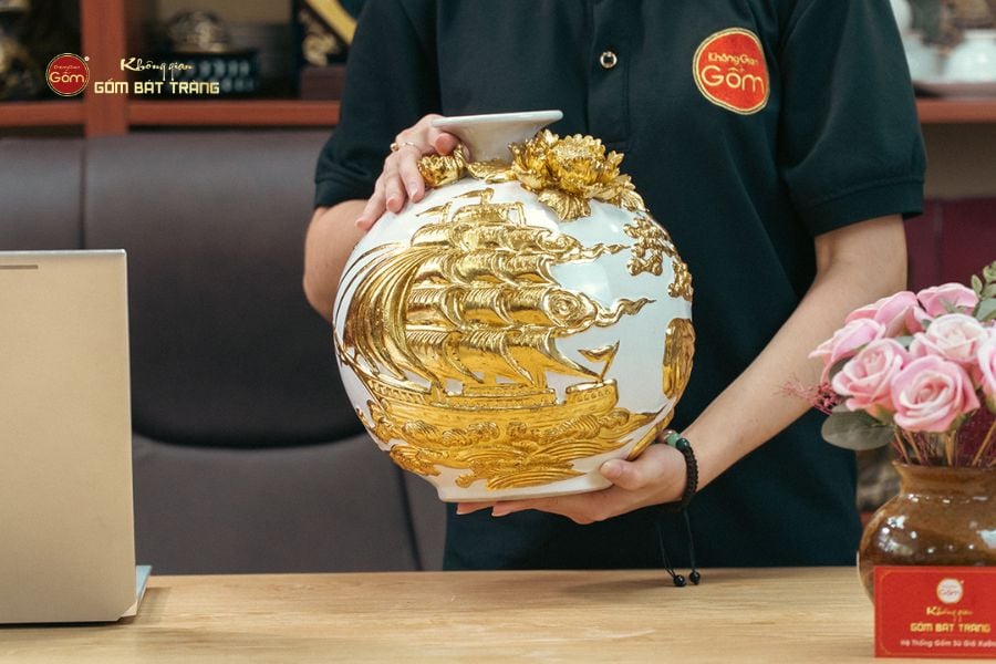 Quả Hút Lộc Men Trắng Thuận Buồm Xuôi Gió Dát Vàng