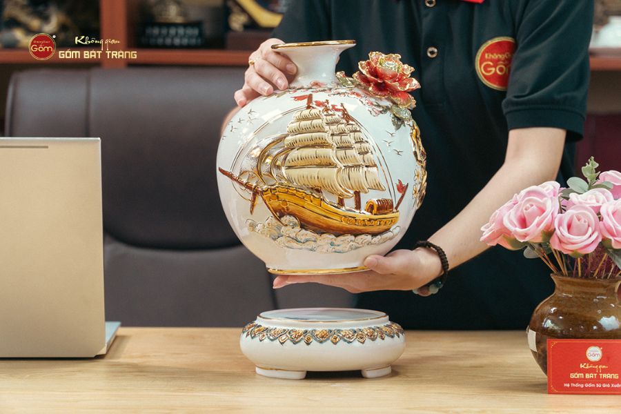 Quả Hút Lộc Men Trắng Thuận Buồm Xuôi Gió Vẽ Vàng