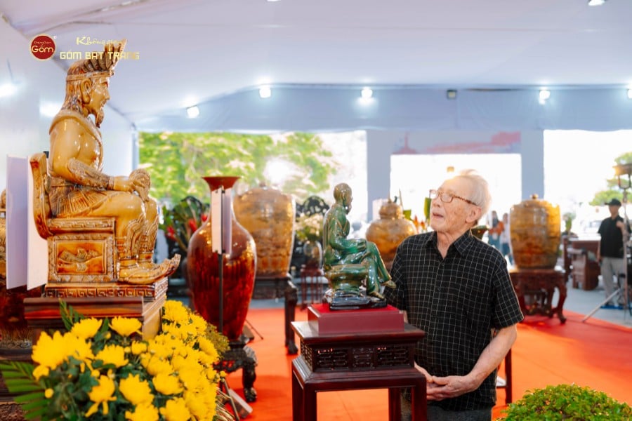 Đại Tướng Phan Văn Giang và Thượng Tướng Nguyễn Trọng Nghĩa Tham Gia Dự Triển lãm Gốm sứ 