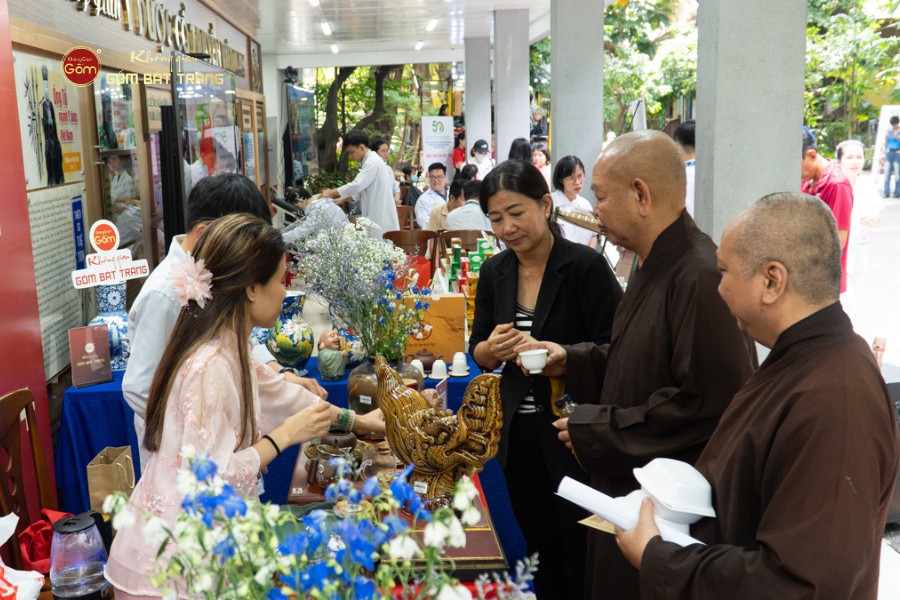 Không Gian Gốm Đồng Hành Cùng Viện Y Dược Học Dân Tộc TP.HCM