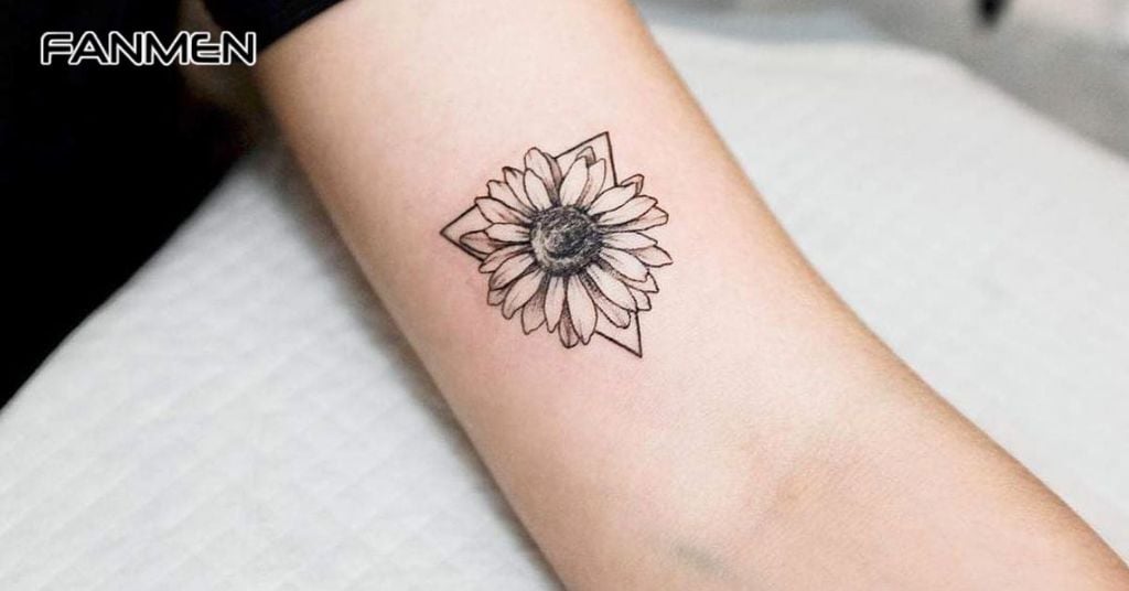 Nam giới có nên xăm hình hoa không