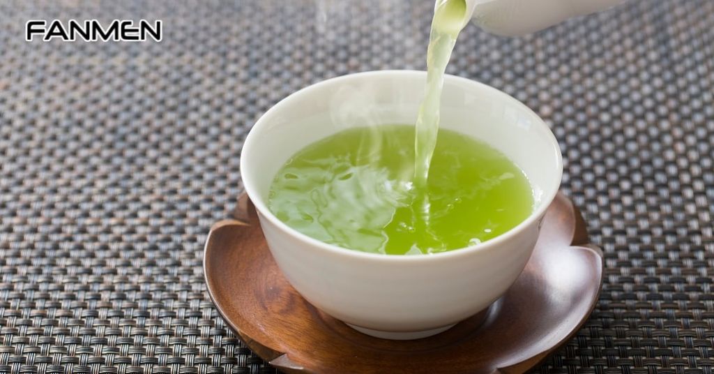 Uống trà xanh