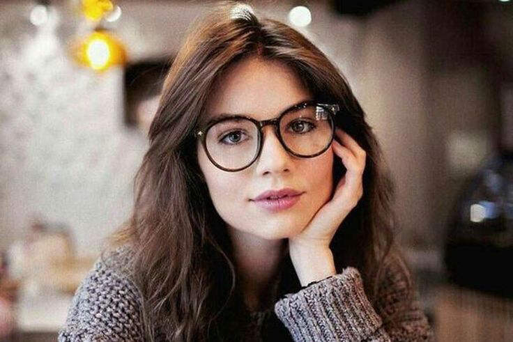 3 Kiểu Gọng Kính Phổ Biến: Ưu và Nhược Điểm Của Từng Loại